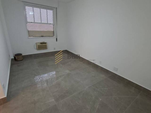Apartamento para Venda em Santos - 2